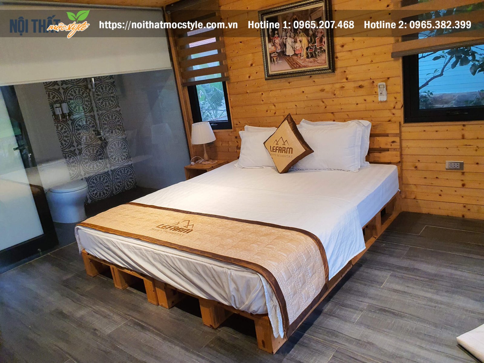 Giường pallet gỗ thông rộng rãi kết hợp với táp đầu giường xinh xắn
