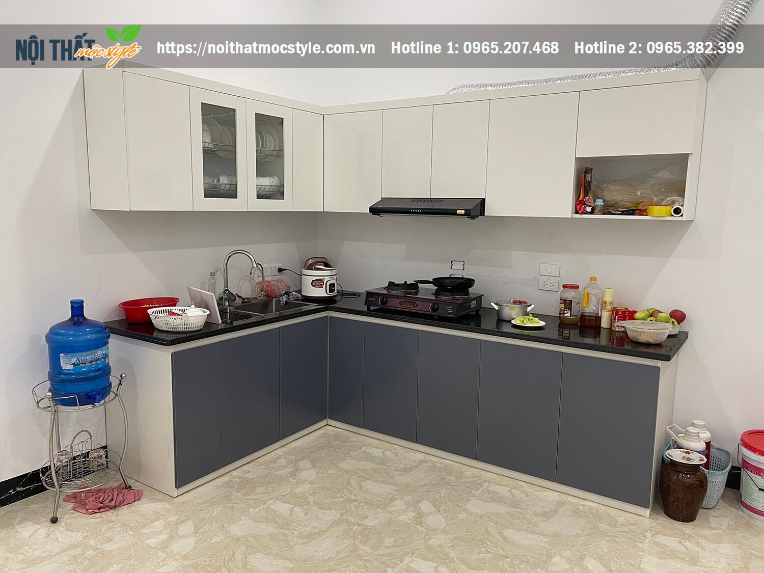 Nội thất phòng bếp hiện đại và đẩy đủ công năng với hệ tủ bếp chữ L hiện đại. Nội thất phòng bếp hiện đại và đẩy đủ công năng với hệ tủ bếp chữ L hiện đại.