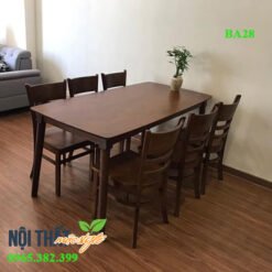 Bộ bàn 6 ghế cabin cho đại gia đình được sơn màu nâu vô cùng sang trọng và hiện đại.