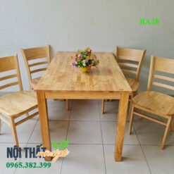 Bộ bàn 4 ghế cabin với mặt bàn được làm từ gỗ cao su tự nhiên