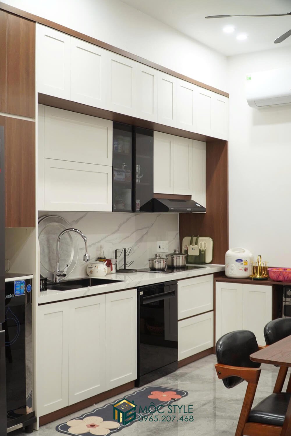 Bộ tủ bếp nổi bật với sự thẩm mỹ và sự thoải mái khi sử dụng