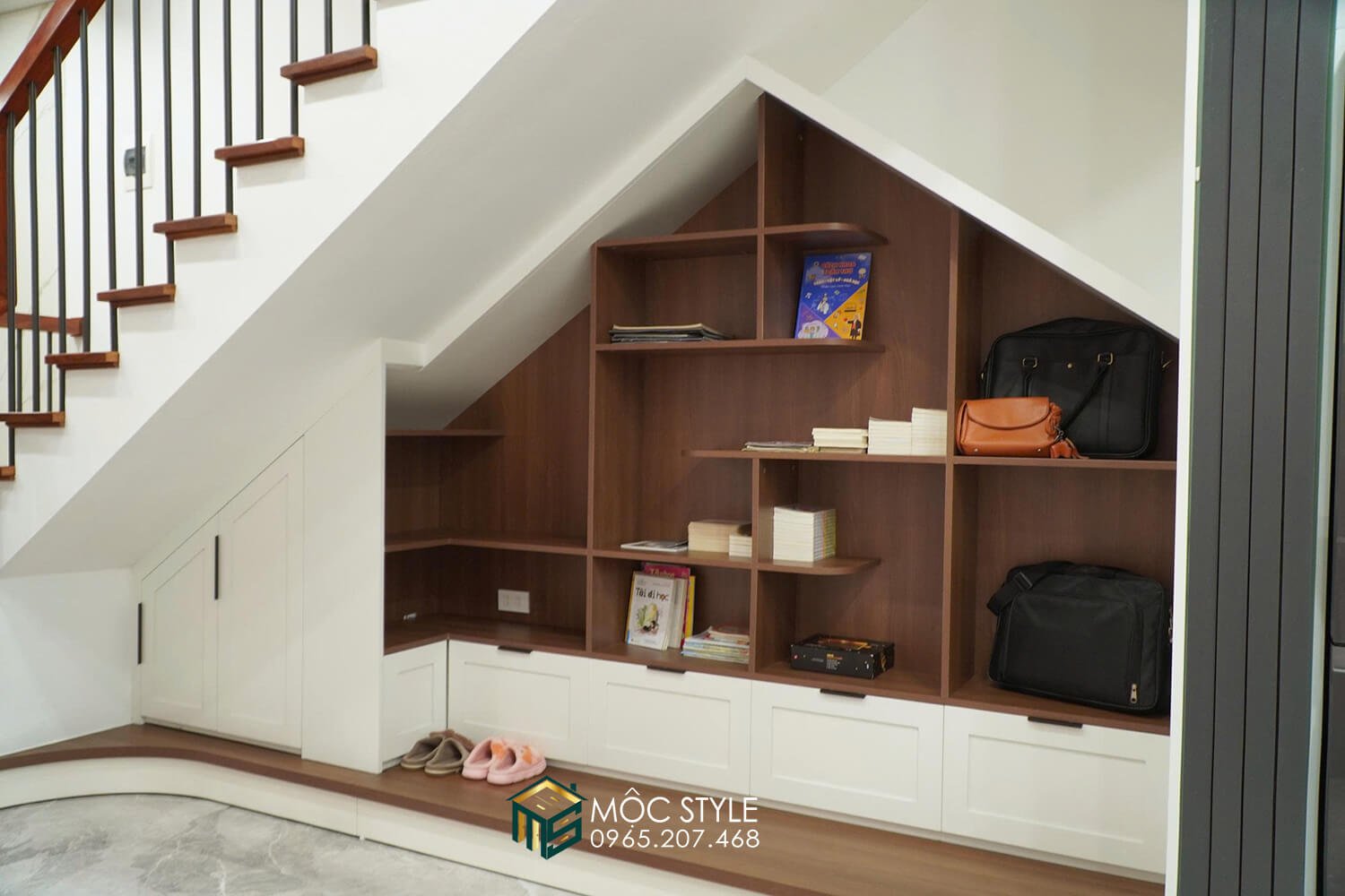 Bộ hộc cầu thang được tận dụng thông minh