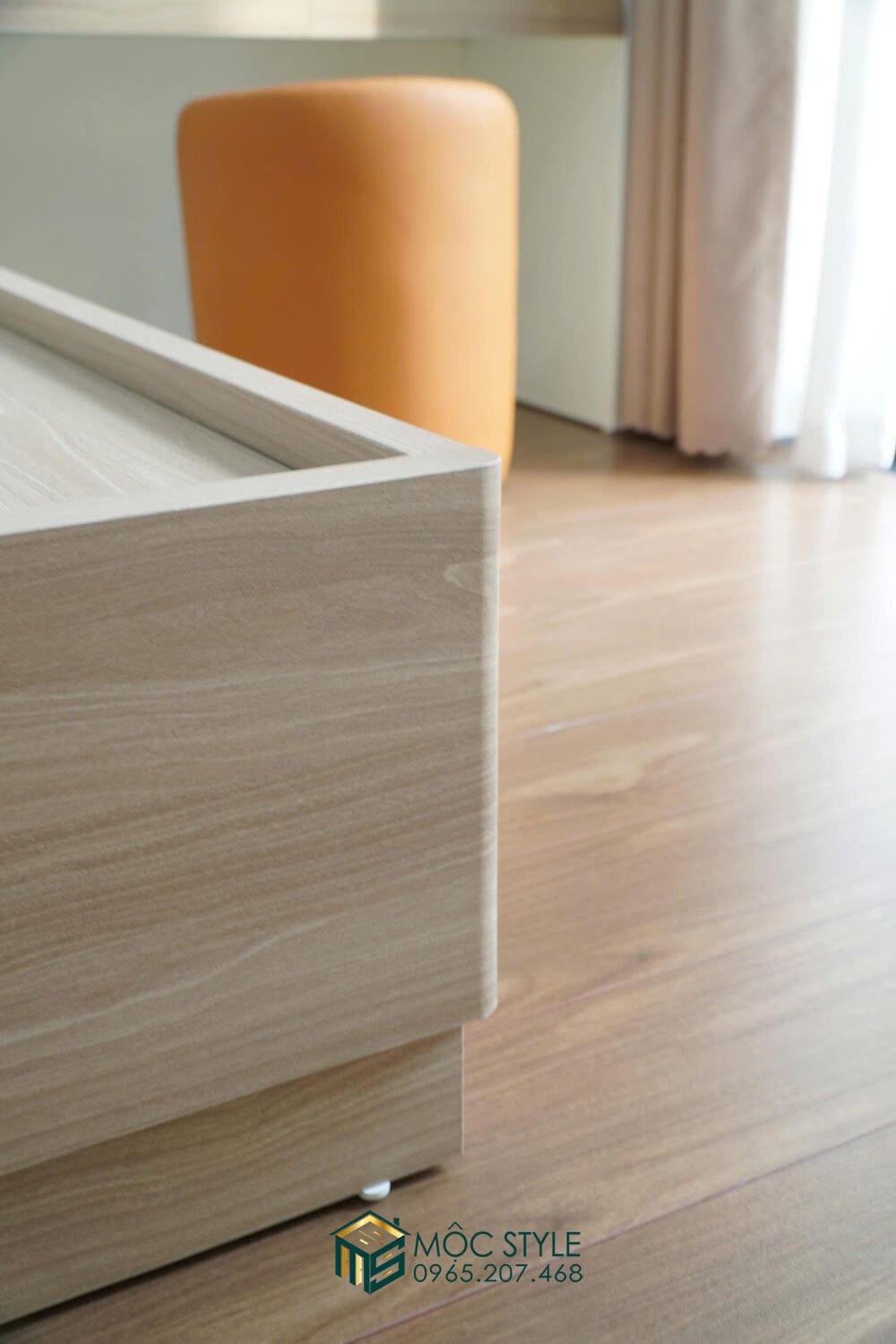 Đuôi giường được bo cong mềm mại giúp an toàn cho gia chủ sử dụng